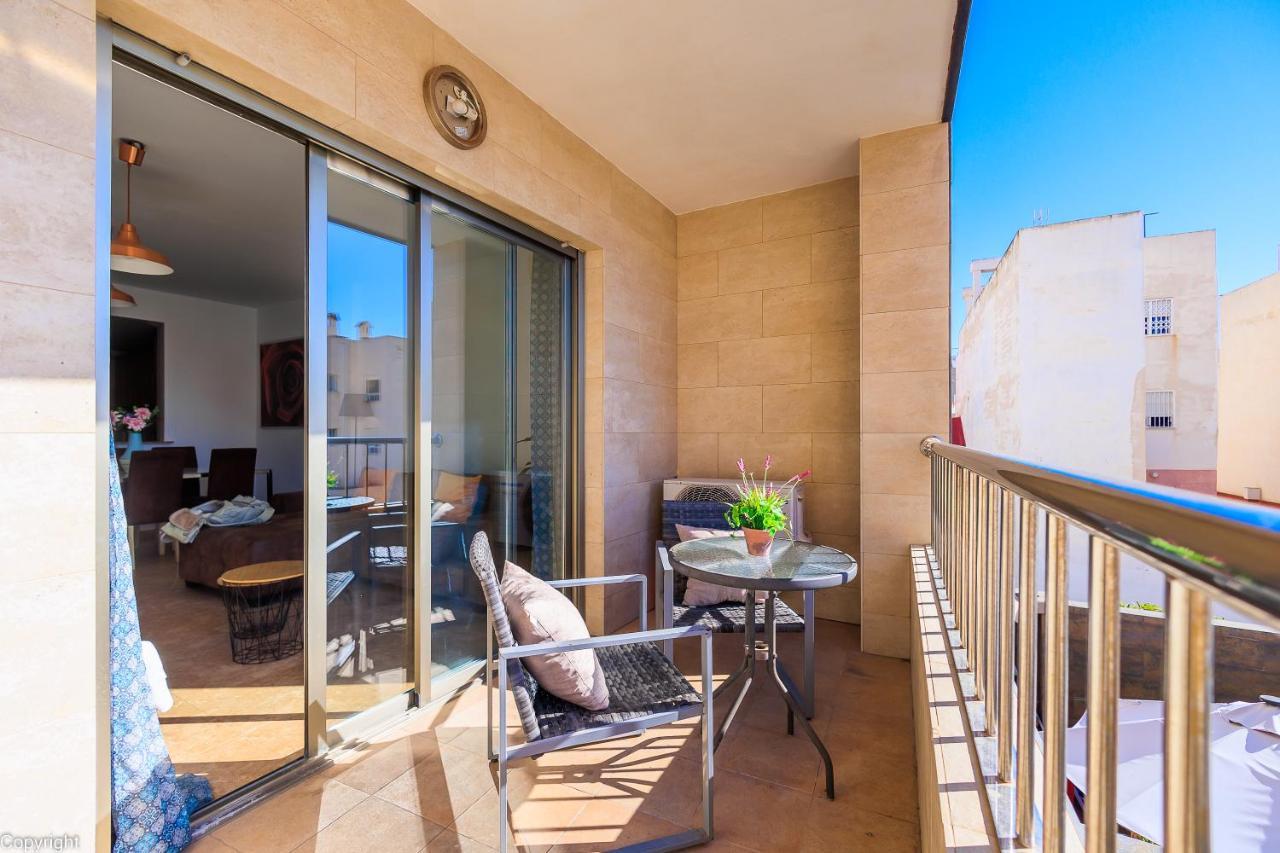 Apartamentos Madrid ตอร์เรเวียคา ภายนอก รูปภาพ