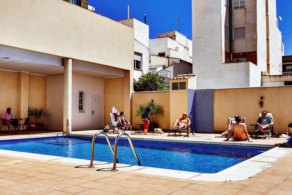 Apartamentos Madrid ตอร์เรเวียคา ภายนอก รูปภาพ