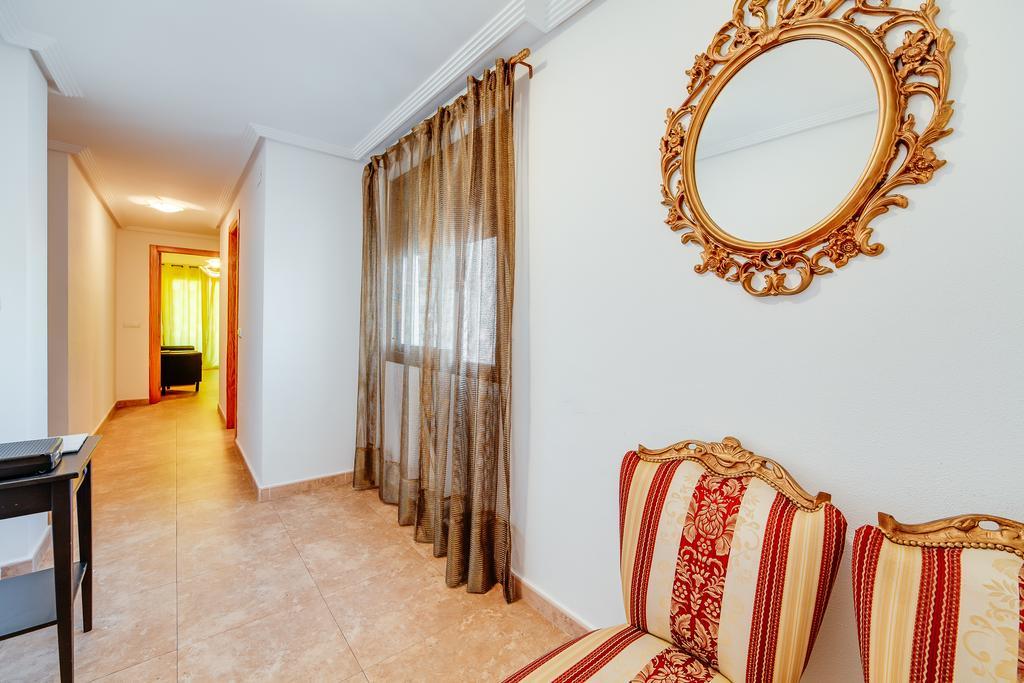 Apartamentos Madrid ตอร์เรเวียคา ภายนอก รูปภาพ