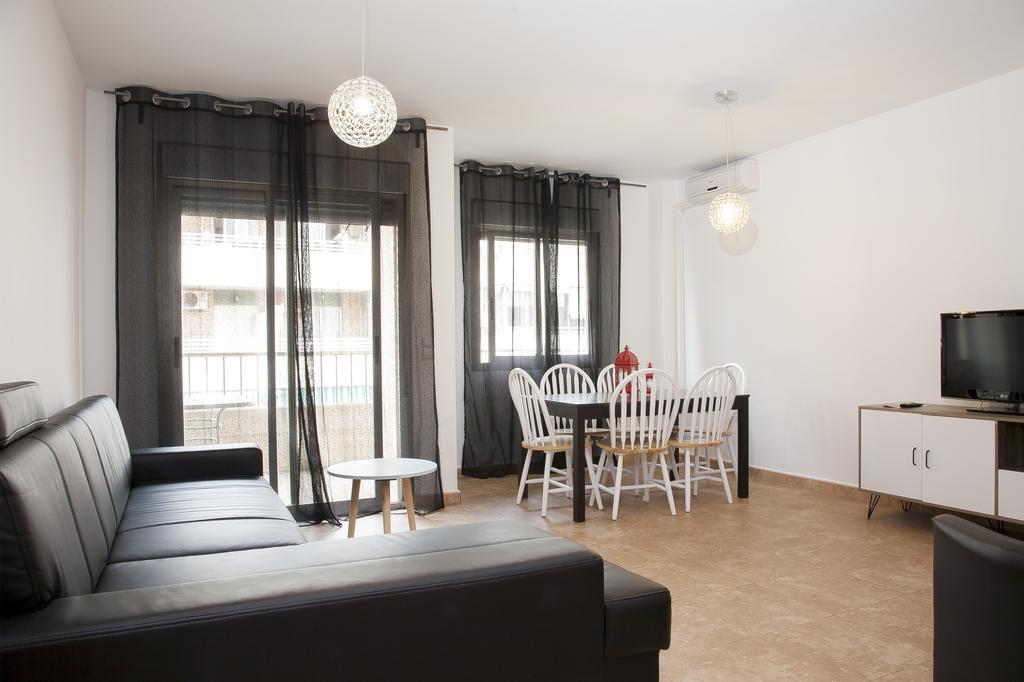 Apartamentos Madrid ตอร์เรเวียคา ภายนอก รูปภาพ